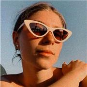 Ragazza studentessa al quinto anno del Liceo Carducci